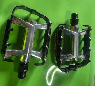 Pedali Btwin Rockrider 500 in alluminio