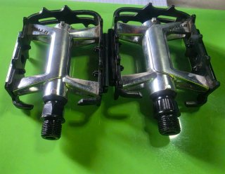 Pedali Btwin Rockrider 500 in alluminio