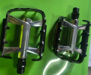 Pedali Btwin Rockrider 500 in alluminio