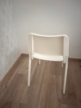 Silla blanca de plástico