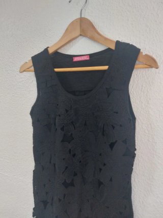 Camiseta tirantes negra floral