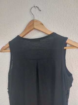 Camiseta tirantes negra floral
