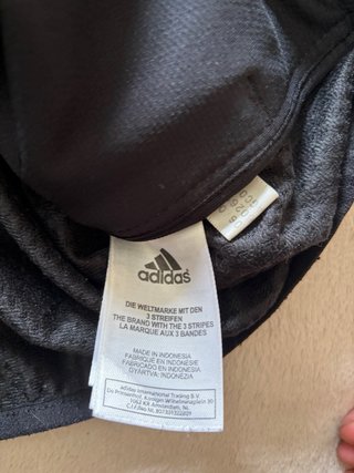 Sudadera Adidas con capucha y cremallera