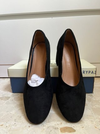 Tacones de salón negros