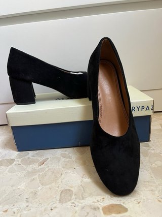 Tacones de salón negros