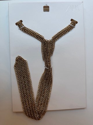 Collar Zara estilo corbata metal dorado