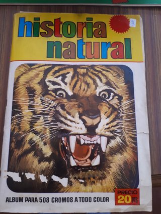 Álbum de cromos Historia Natural completo.