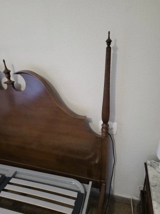 Cabecero y postes de cama madera