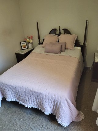 Cabecero y postes de cama madera
