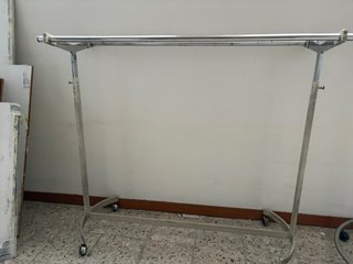 Burros perchero metálicos plateados