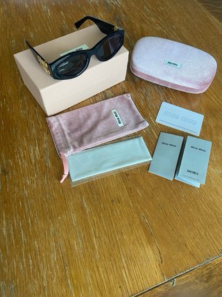 Occhiali da sole Miu Miu MU 11WS neri Donna