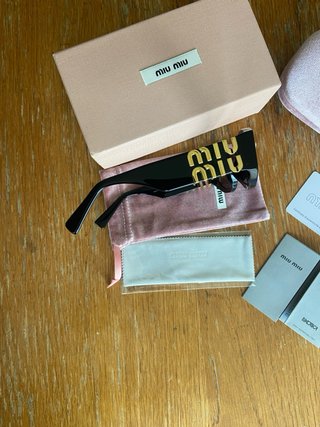 Occhiali da sole Miu Miu MU 11WS neri Donna