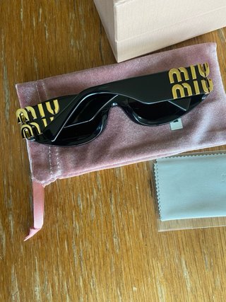 Occhiali da sole Miu Miu MU 11WS neri Donna