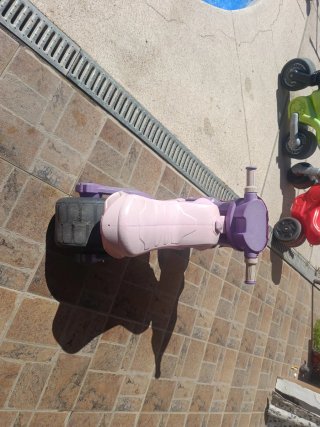 Moto infantil rosa, banca  y morada