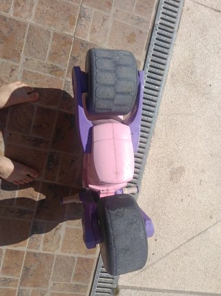 Moto infantil rosa, banca  y morada