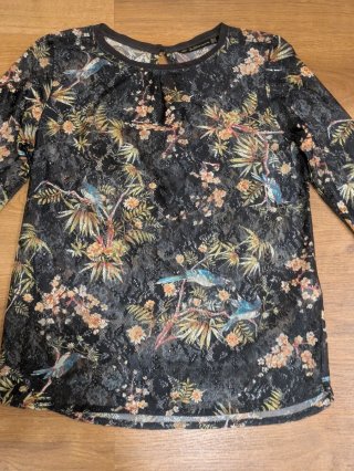 Camisa transparente estampada aves y flores