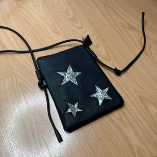 Borsa nera con stelle glitter