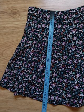 Falda Zara flores negra