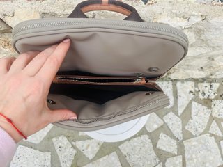 Mochila Parfois marrón con charm corazón amarillo