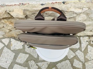 Mochila Parfois marrón con charm corazón amarillo