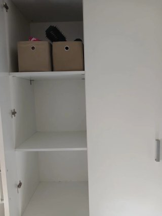 Armario blanco grande de madera