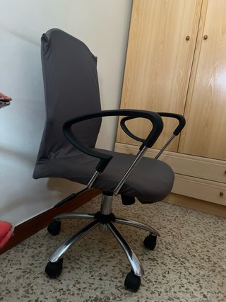 Silla de escritorio giratoria con ruedas gris