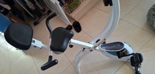 Bicicleta estática Axel con respaldo