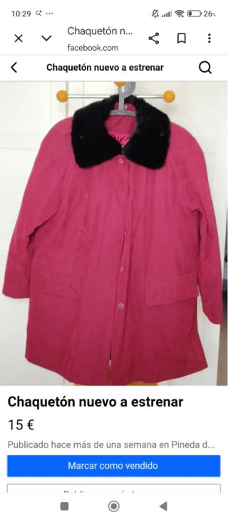 Chaquetón granate con cuello negro