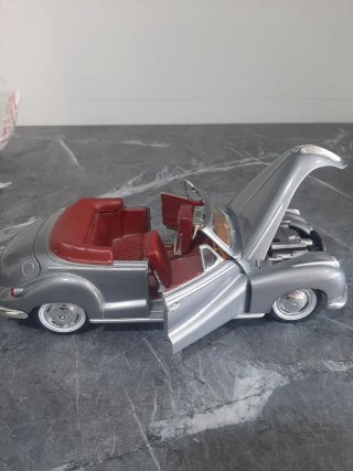 Coche antiguo BMW juguete