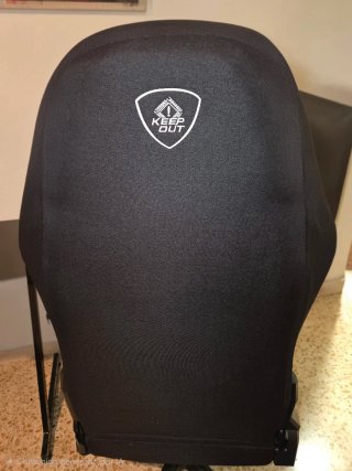 Mesa gaming negra y silla
