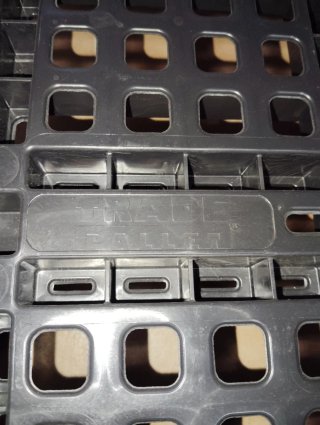 Palets de plástico negros apilables | Trade pallet
