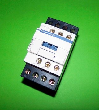 CONTACTOR TELEMECANIQUE = 4 P / 230 V / 20 A