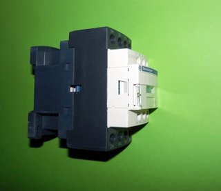 CONTACTOR TELEMECANIQUE = 4 P / 230 V / 20 A