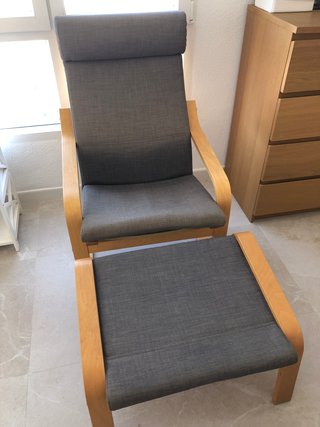 Sillón Poäng y reposapiés Ikea Gris y Madera
