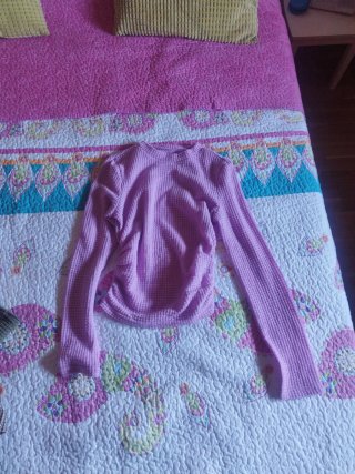 Lote 4 prendas: 3 camisetas y 1 vestido