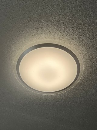 Plafón de techo con intensidad de luz y colores