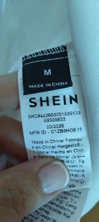 Blazer blanco Shein talla M totalmente nueva.