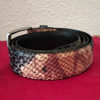 Zapatos y cinturón de piel exótica