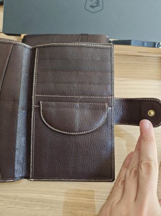 Cartera de cuero marrón
