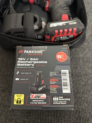Atornillador Parkside 12V con accesorios