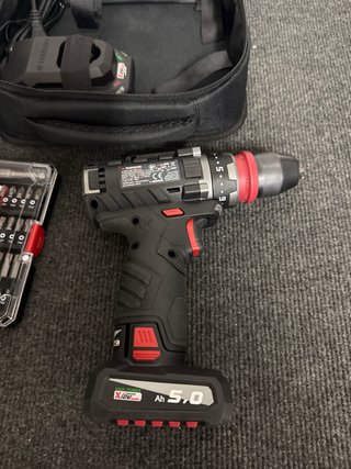 Atornillador Parkside 12V con accesorios