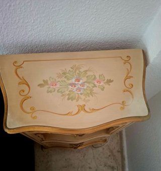 Mobile veneziano beige e dorato