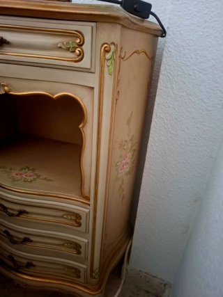 Mobile veneziano beige e dorato