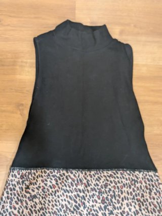 Vestido bicolor negro y estampado
