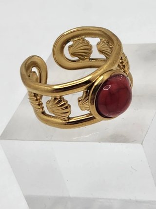 Anillo ajustable acero dorado con piedra roja