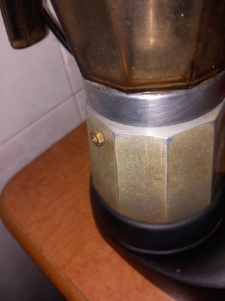 Cafetera eléctrica Alicia DeLongi.