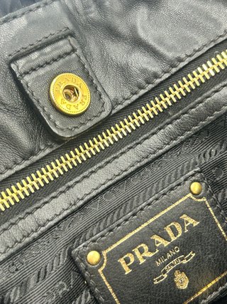 Bolso Prada Negro y Dorado
