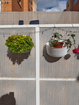 Fioriere sospese in resina Rattan bianco