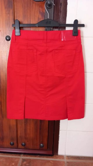 Falda Zara roja 36