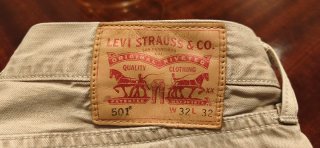 PANTALÓN LEVI'S 501 BEIGE LAVADO A LA PIEDRA, W32.